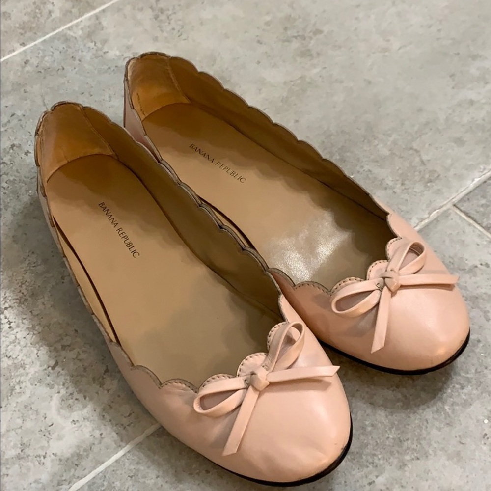 Banana Republic Pink Scallop Flats